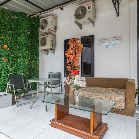 Oyo Life 2391 Baladewa Residence Syariah Karawang Exterior photo