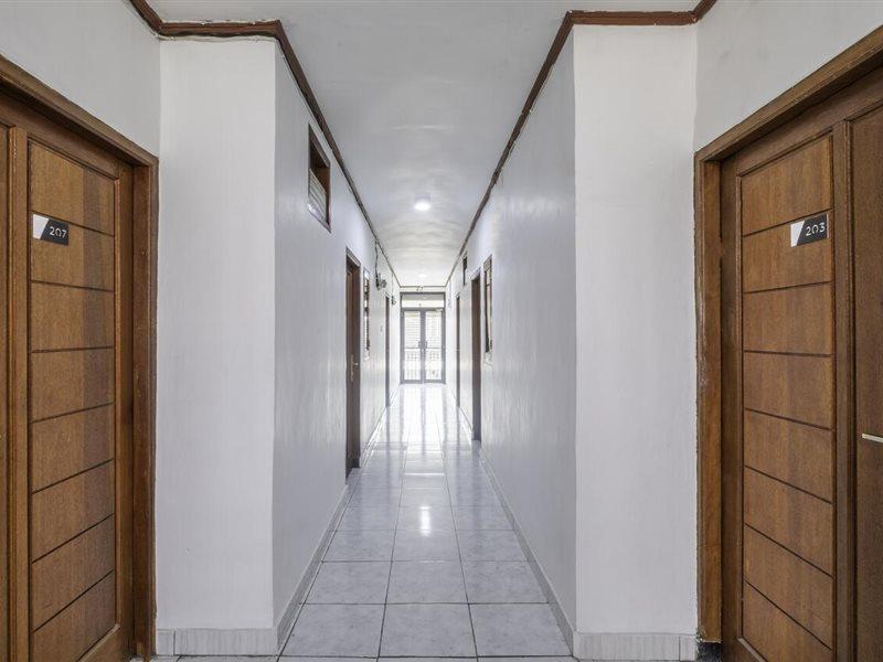 Oyo Life 2391 Baladewa Residence Syariah Karawang Exterior photo