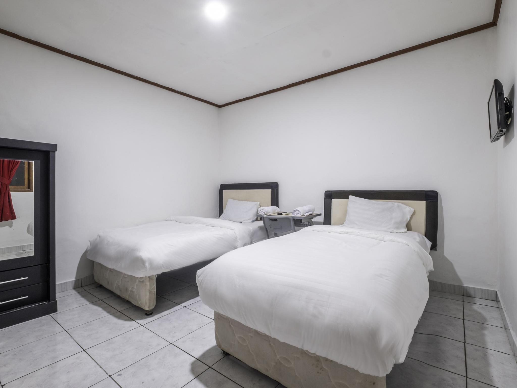 Oyo Life 2391 Baladewa Residence Syariah Karawang Exterior photo