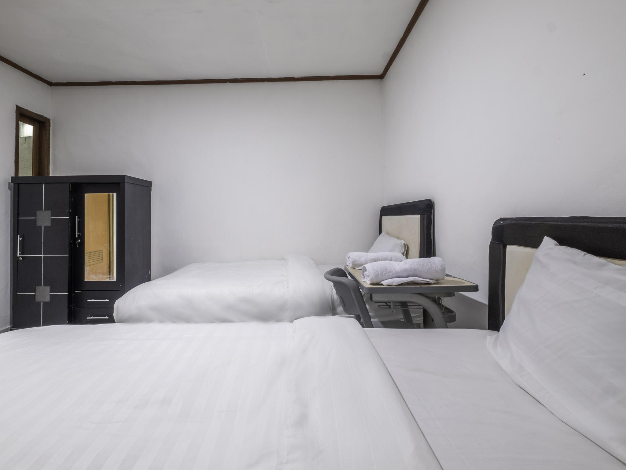 Oyo Life 2391 Baladewa Residence Syariah Karawang Exterior photo