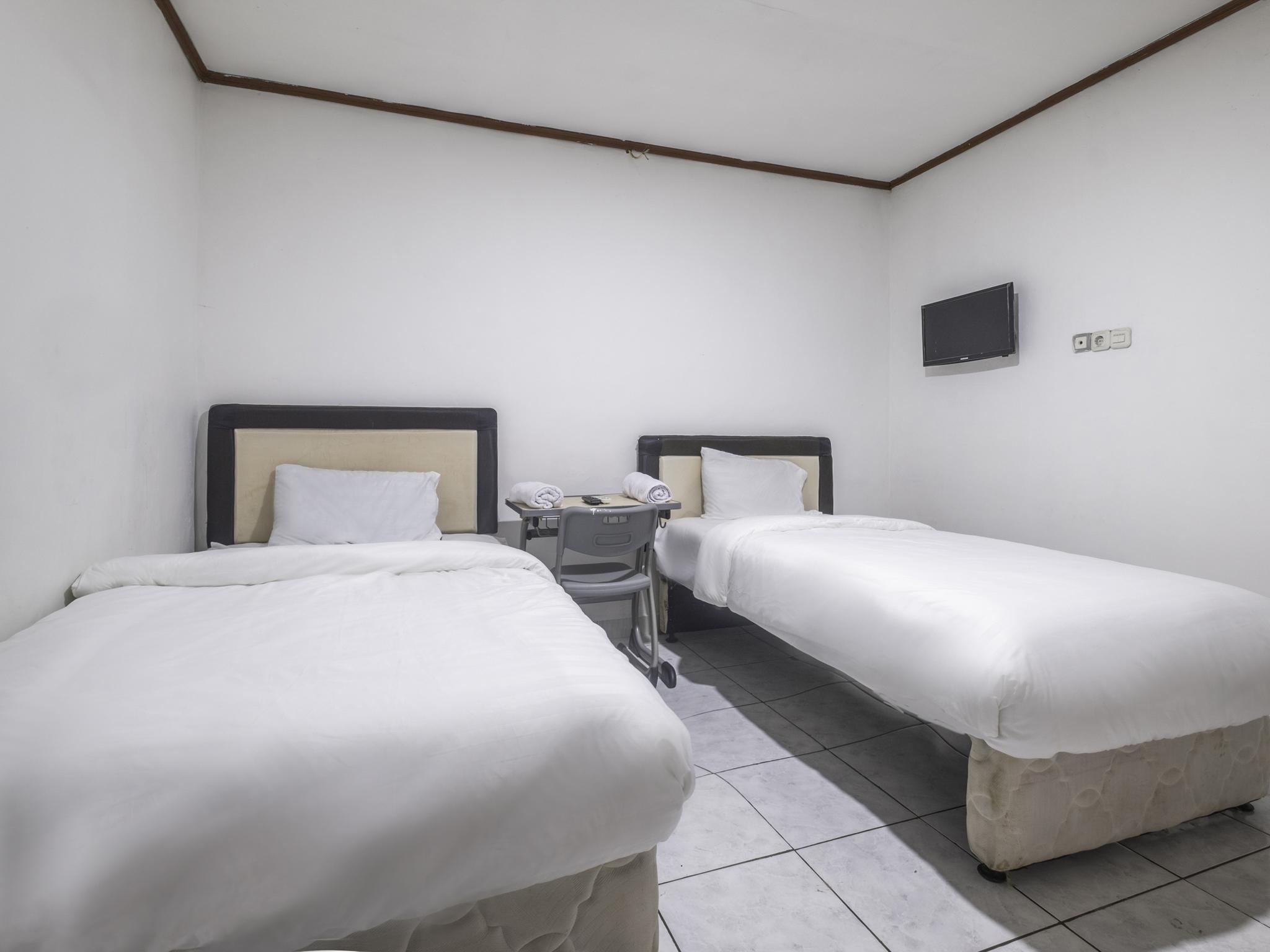 Oyo Life 2391 Baladewa Residence Syariah Karawang Exterior photo