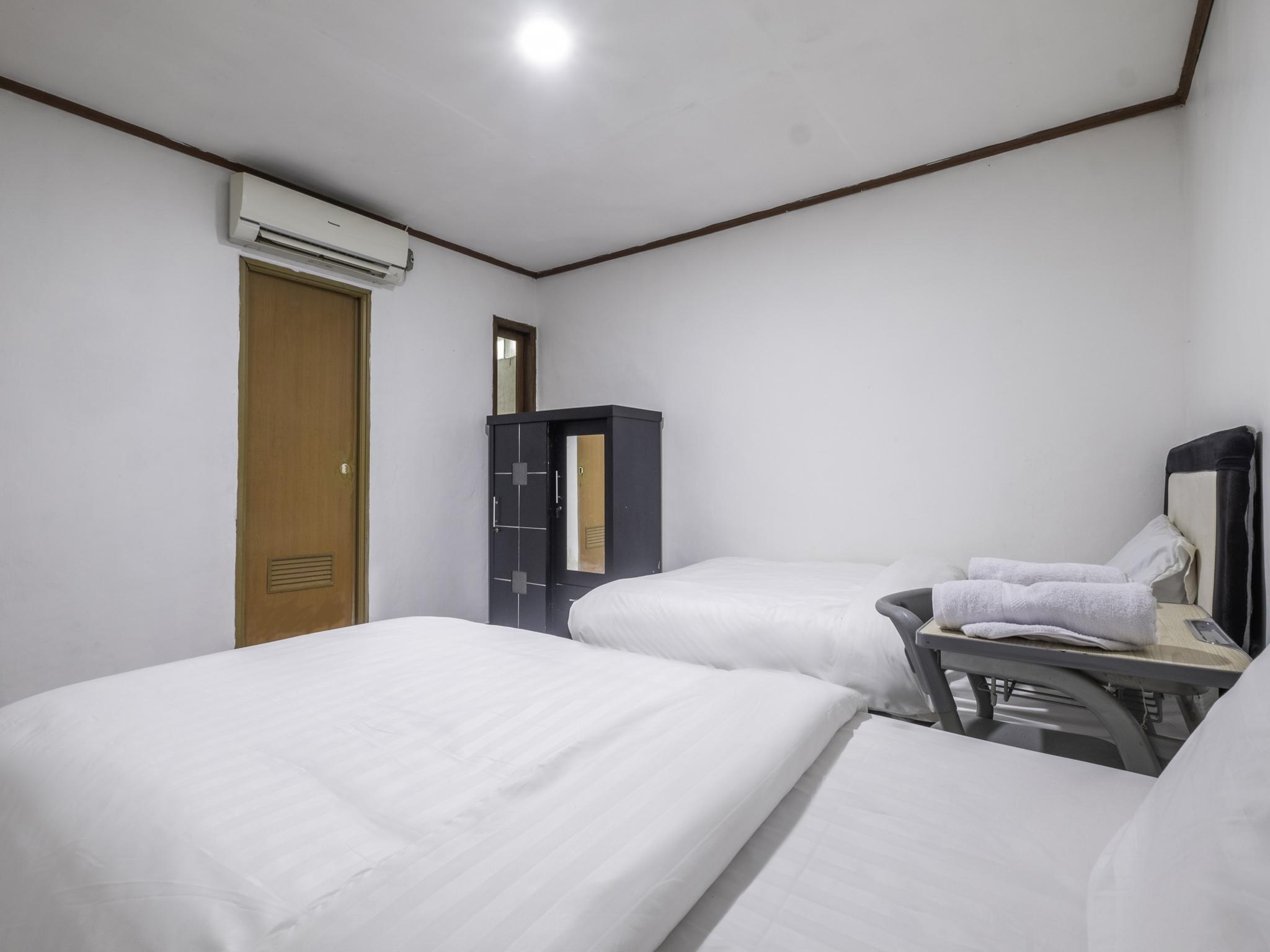 Oyo Life 2391 Baladewa Residence Syariah Karawang Exterior photo