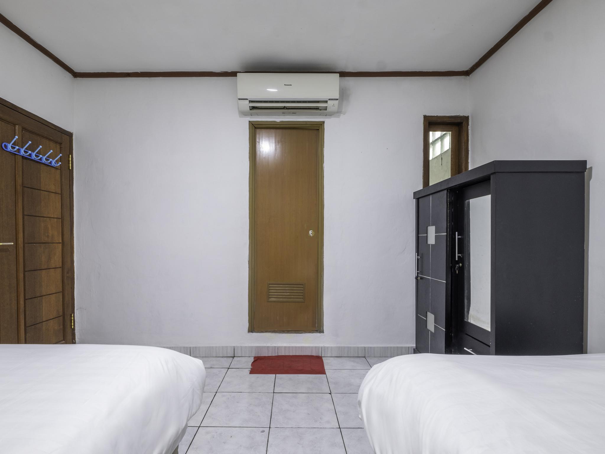 Oyo Life 2391 Baladewa Residence Syariah Karawang Exterior photo