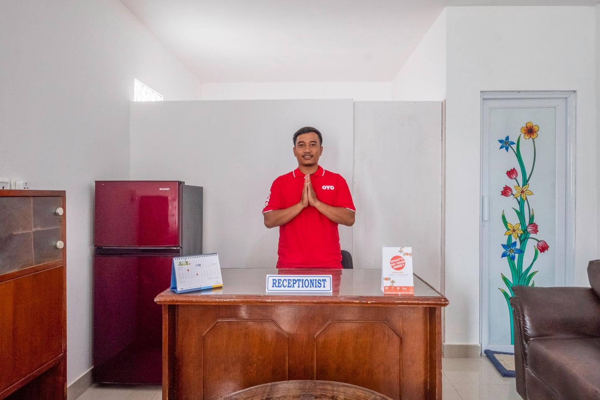 Oyo Life 2391 Baladewa Residence Syariah Karawang Exterior photo