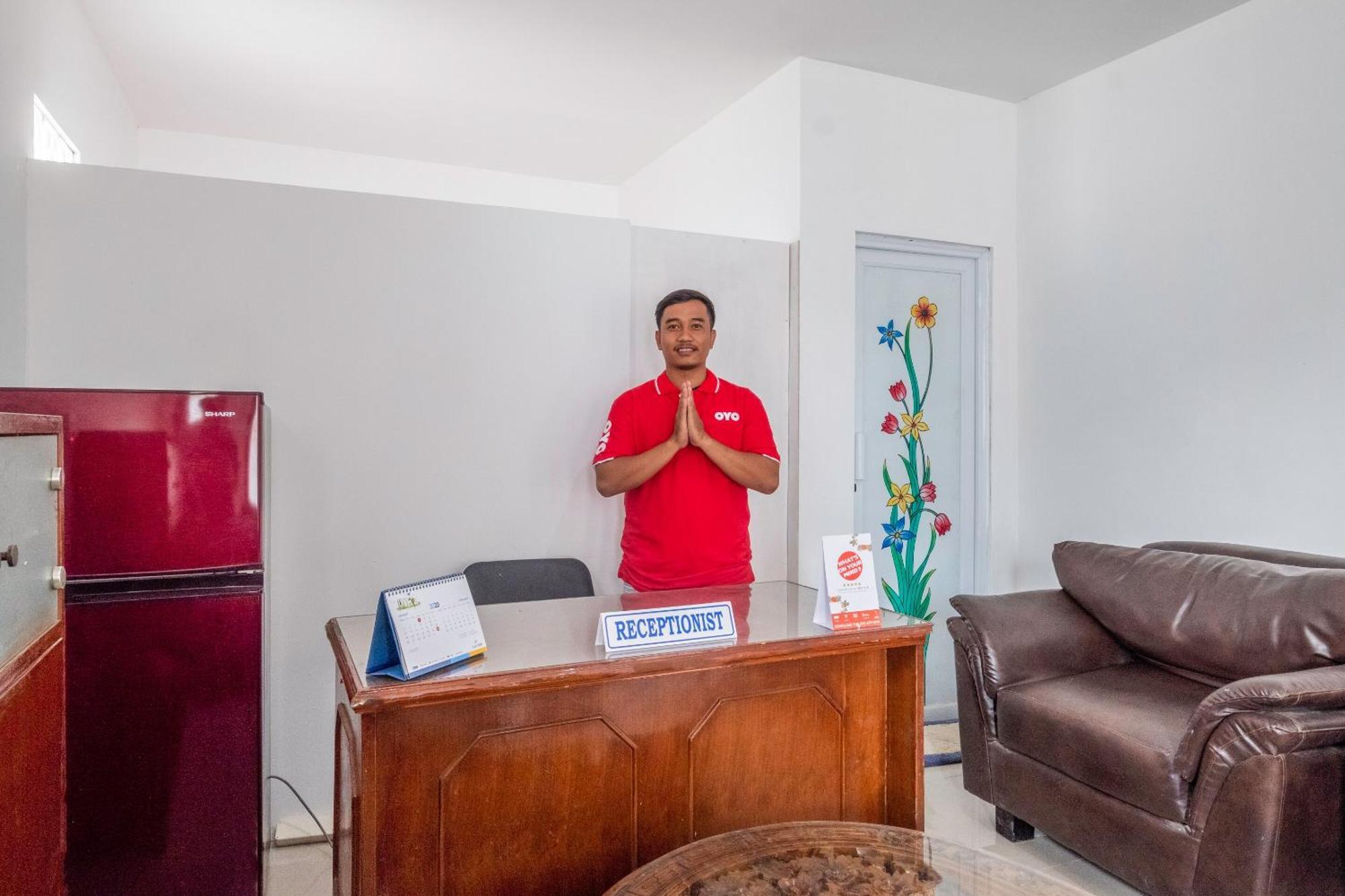 Oyo Life 2391 Baladewa Residence Syariah Karawang Exterior photo